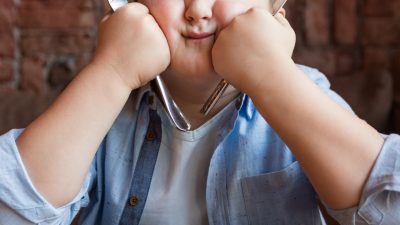 UNICEF anunță că obezitatea a depășit subponderalitatea în rândul tinerilor globali, marcând un punct de inflexiune; peste 188 de milioane de copii și adolescenți școlari sunt afectați de această problemăea noastră”