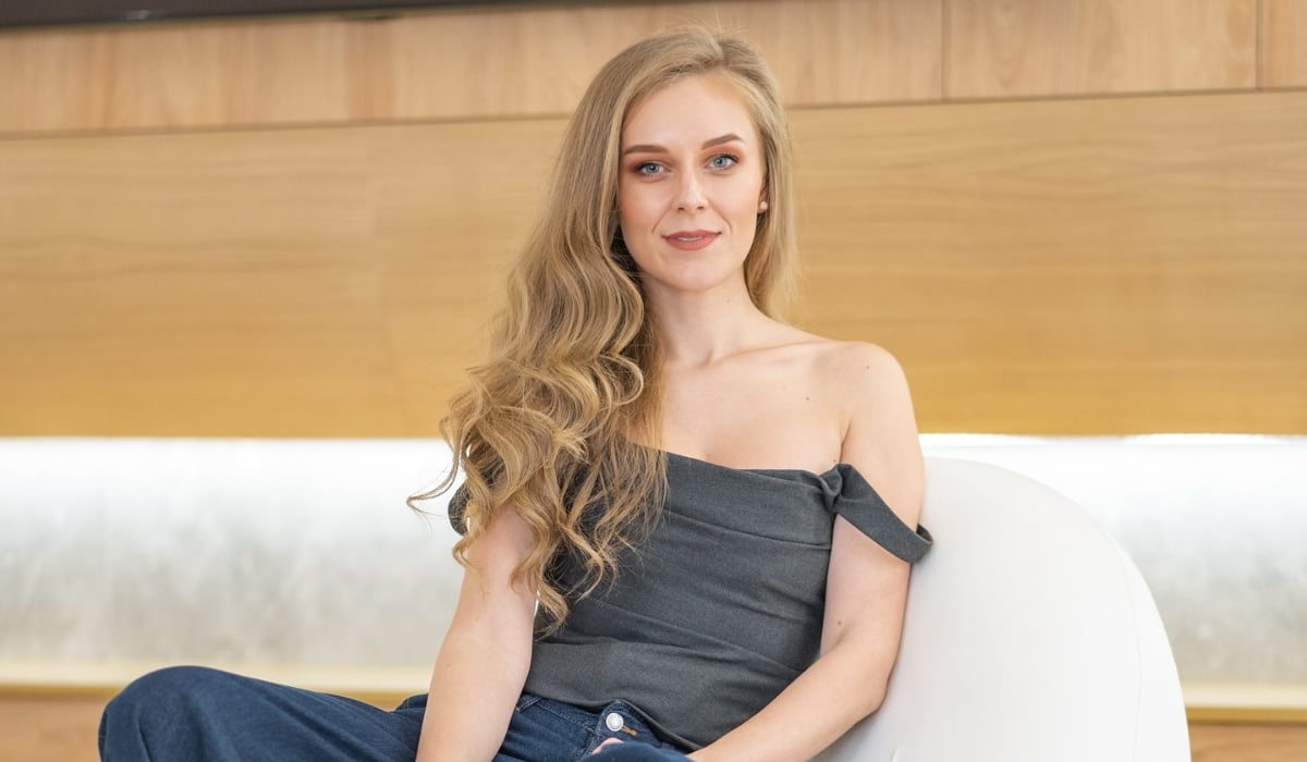 Mai jos este o versiune reformulată a titlului: “Cine este Cristina Postu, concurenta din Asia Express 2025? Puțini cunosc profesia prietenei fostei vedete Alina Pușcău.”
