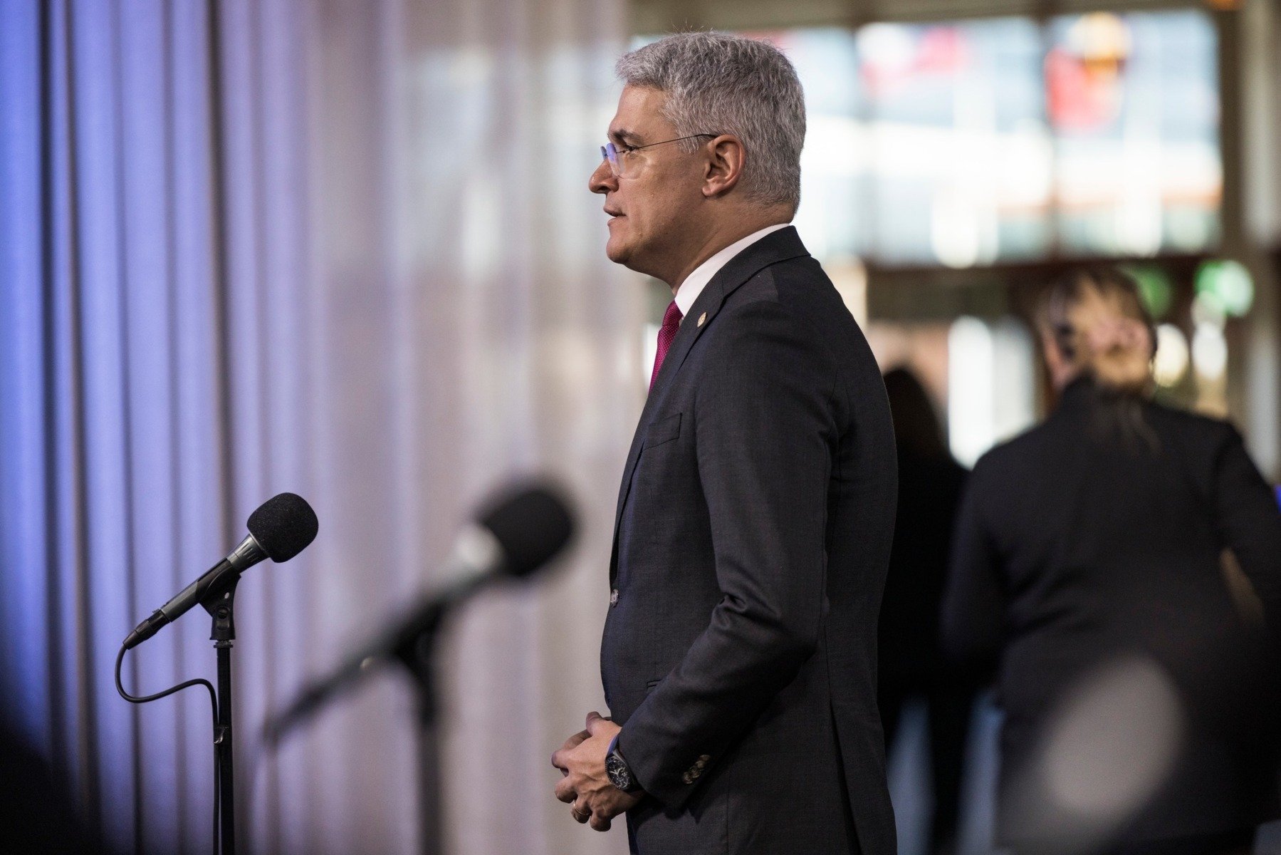 Ministrul Investițiilor și Proiectelor Europene, Dragoș Pîslaru, afirmă că Uniunea Europeană este apreciativă față de actualul guvern și de hotărârea de care dăm dovadă, precum și de măsurile considerate „nepopulare”ea noastră”