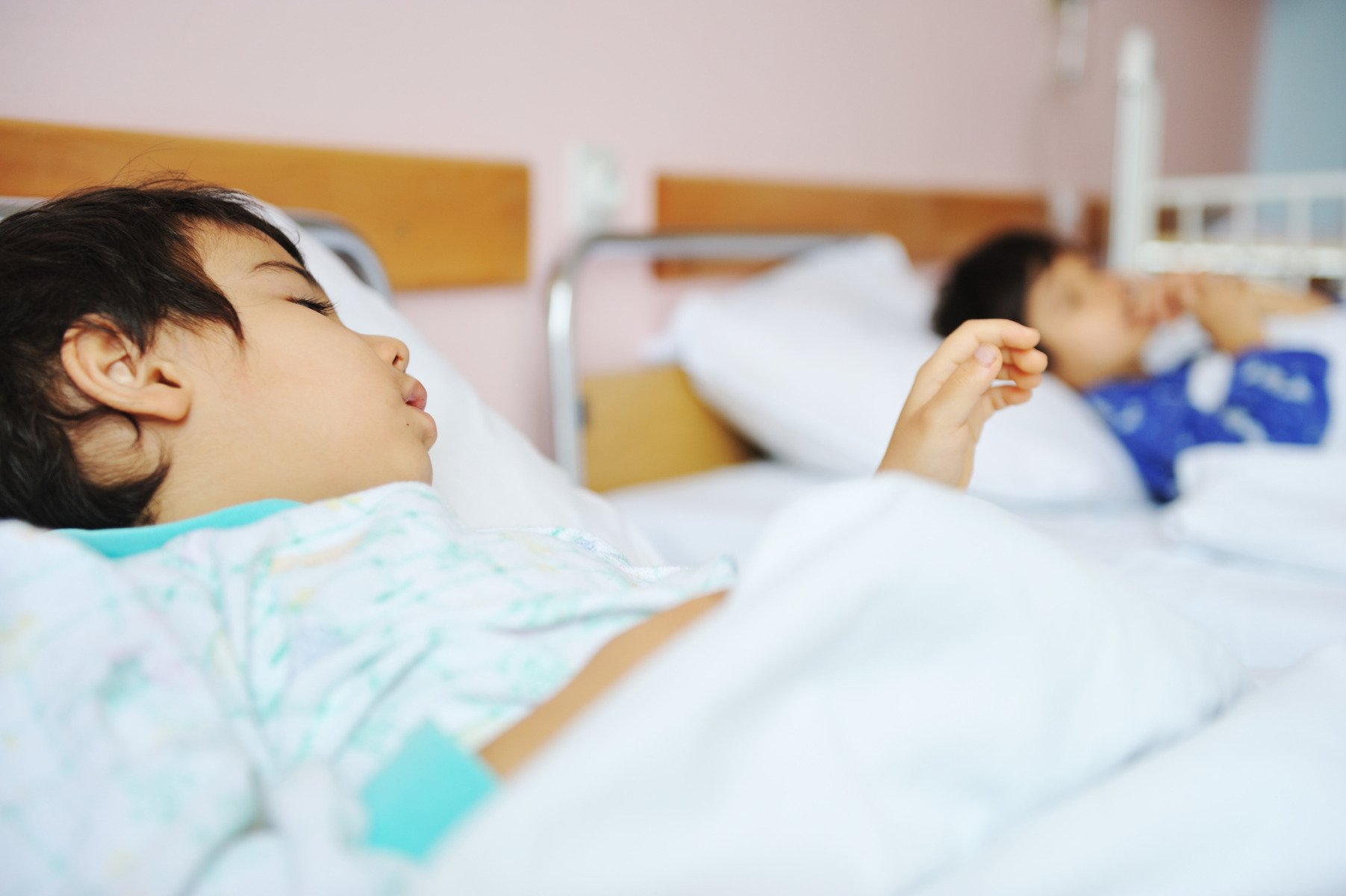 Aproape de tragedie: Al șaptelea minor internat la Spitalul “Sfânta Maria” din Iași a decedat posibil din cauza unei infecții contractate în spital/ Copilul fusese trimis la Spitalul Grigore Alexandrescu din București/ Ministrul Sănătății descrie situația ca fiind “un dezastru administrativ și procedural fără precedent într-o unitate medicală”