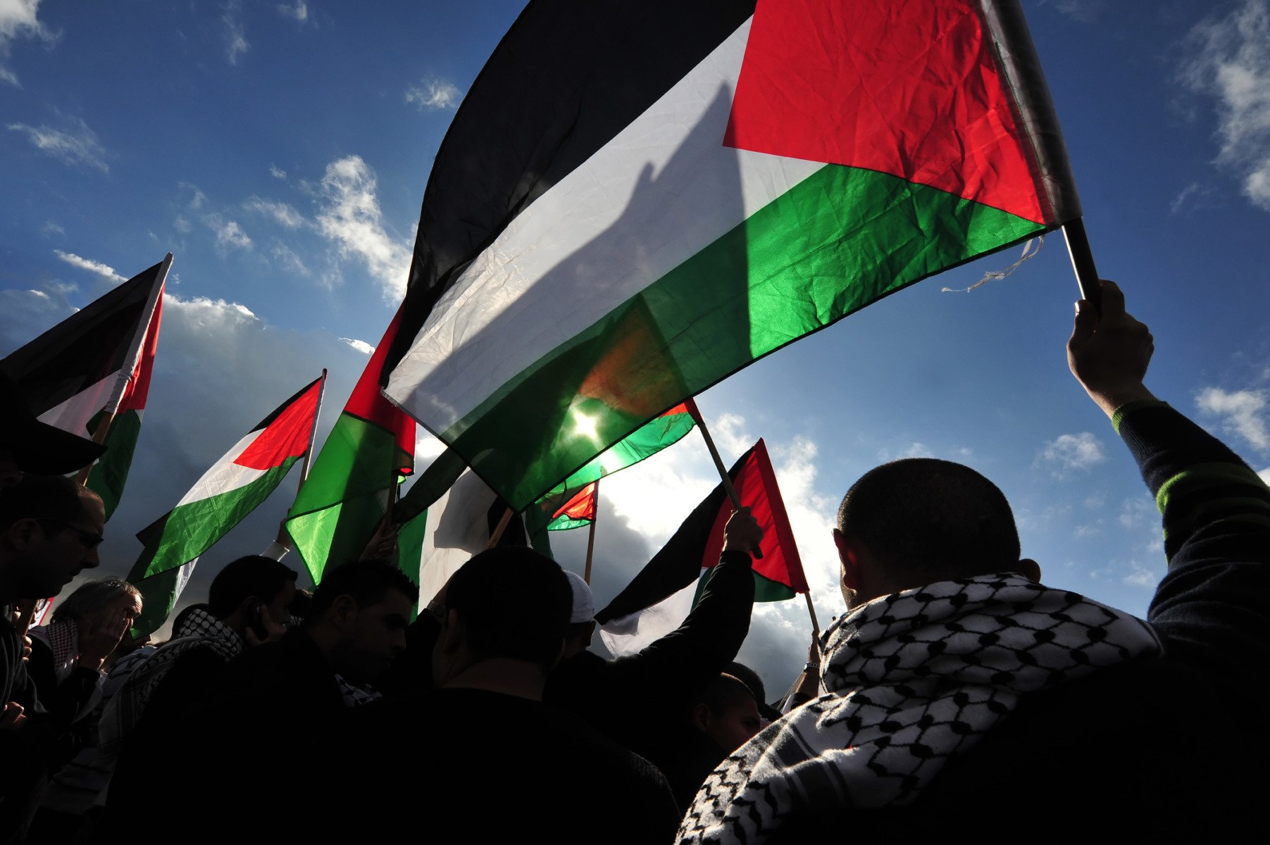 Câte opt persoane au fost arestate și douăzeci de polițiști au fost răniți în confruntările dintre forțele de ordine și manifestanții pro-Palestina din Barcelonaea noastră”