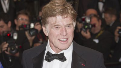 Trump a elogiat pe regretatul Robert Redford, însă actorul nu a răspuns cu aceeași apreciere; în 2020, Hollywoodianul afirma că încă patru ani cu Trump ar putea dăuna grav țării noastreea noastră”
