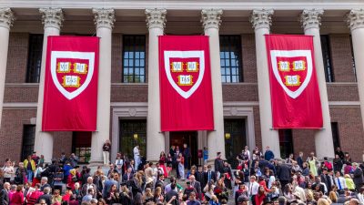 Fosta conducătoare a Universităţii Harvard acuză administraţia Trump că atacă instituţiile de învățământ americane precum guvernele autoritareea noastră”