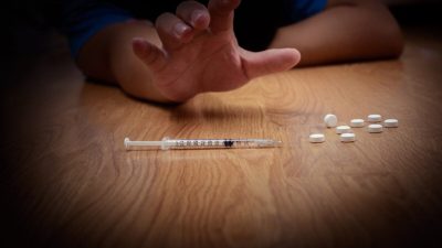Un din zece tineri a consumat droguri cel puțin o dată în viață; dacă nu luăm măsuri, până la trei sau patru din zece vor încerca droguri, avertizează oficial guvernamental specializat în prevenirea și combaterea traficului de substanțe interziseea noastră”