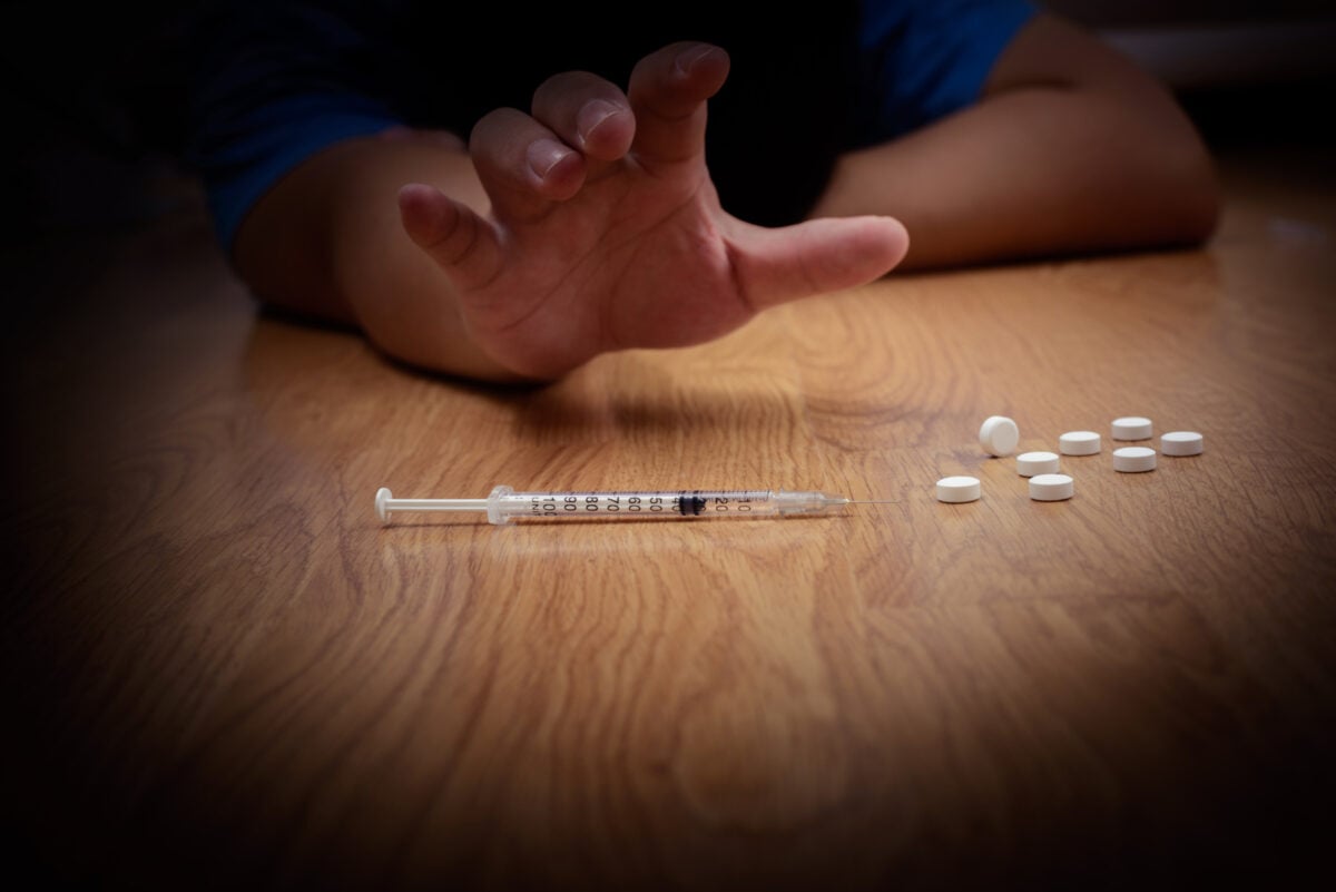 Un din zece tineri a consumat droguri cel puțin o dată în viață; dacă nu luăm măsuri, până la trei sau patru din zece vor încerca droguri, avertizează oficial guvernamental specializat în prevenirea și combaterea traficului de substanțe interziseea noastră”