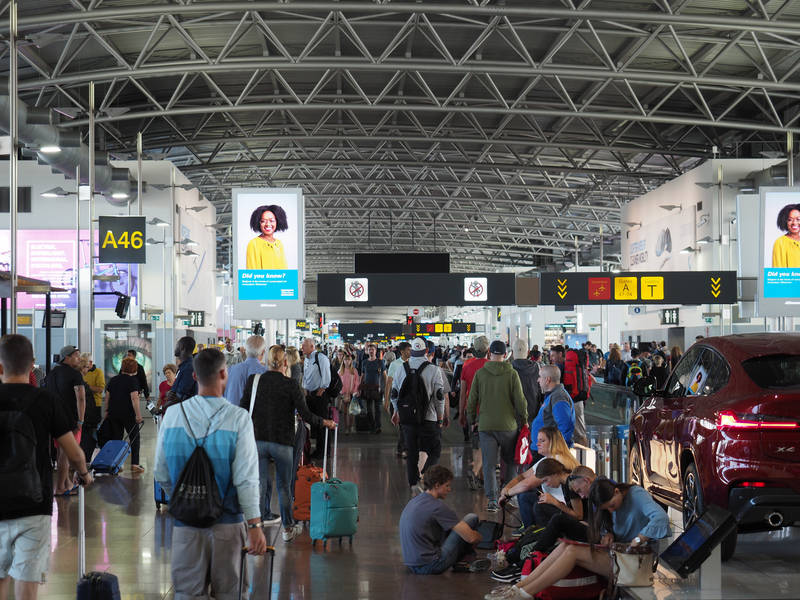 Iata o reformulare a titlului: “Dezastru pe aeroporturile europene, un atac informatic a afectat check-in-ul și îmbarcarea, generând anulări de zboruri și întârzieri / Cum se desfășoară situația pe aeroporturile noastre din țară”