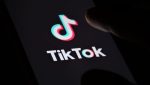 Noua înțelegere dintre SUA și China plasează algoritmii și informațiile de pe TikTok sub control americanea noastră”