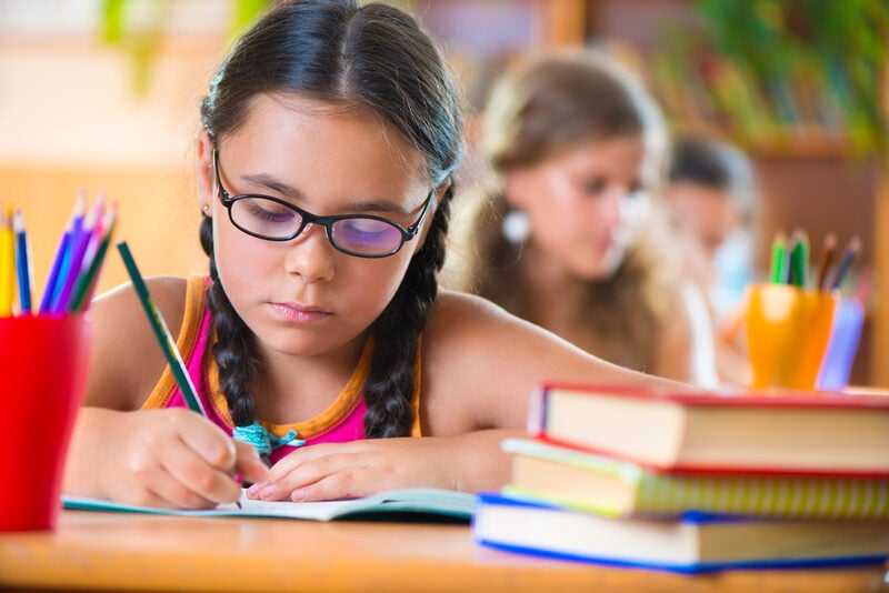 Fată de 9 ani, originară din Caraibe, a promovat Bacalaureatul în Franța și va studia informatică și drept în Dubaiea noastră”