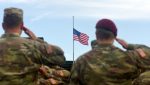 Doisprezece zeci de militari din Texas au fost trimiși în Illinois conform instructiunilor lui Trumpea noastră”