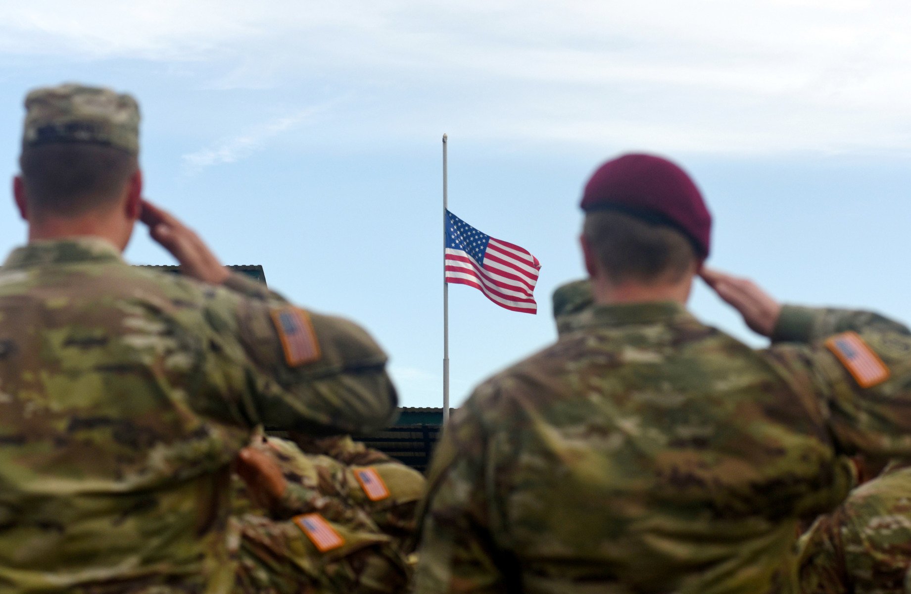 Doisprezece zeci de militari din Texas au fost trimiși în Illinois conform instructiunilor lui Trumpea noastră”