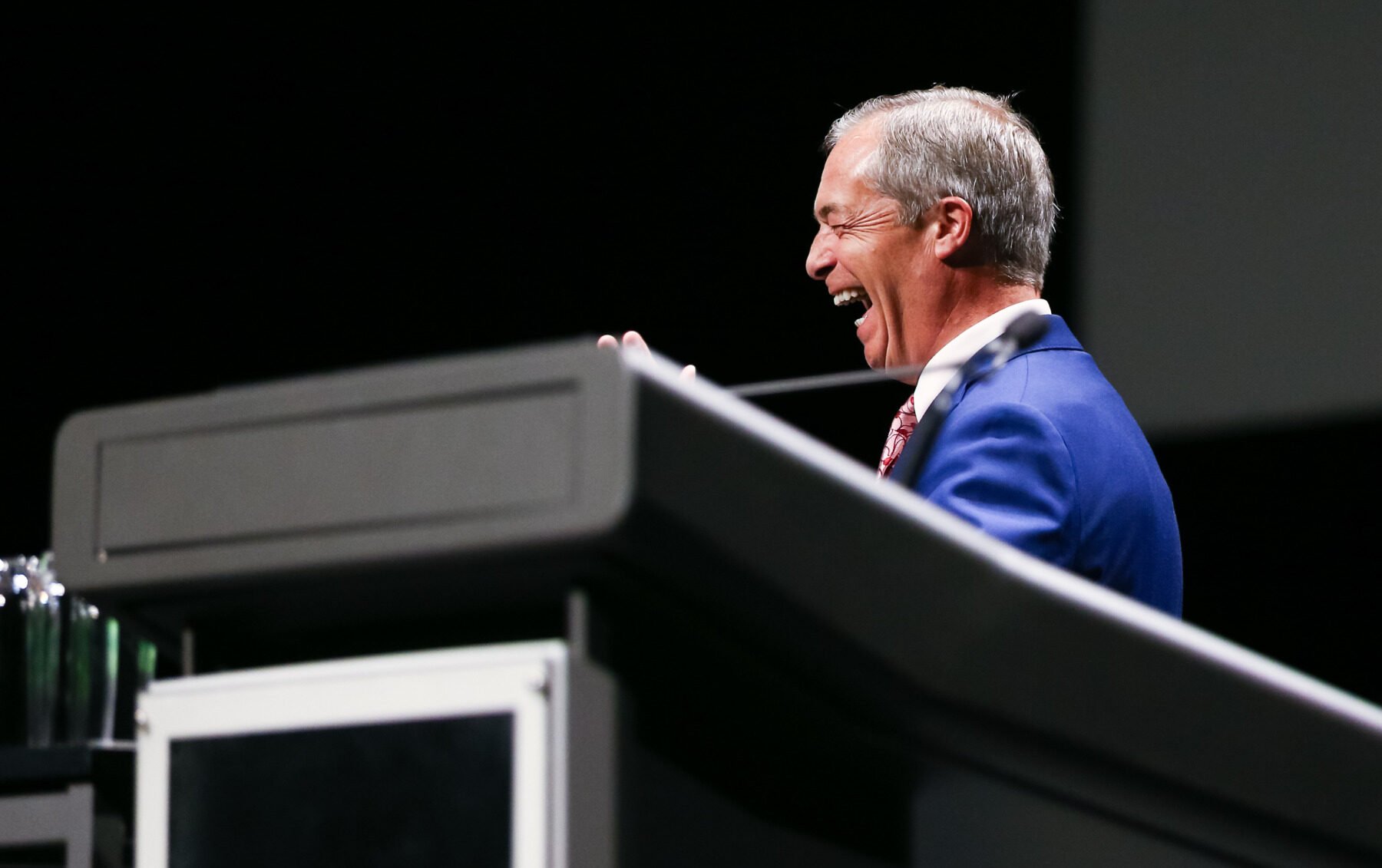 Nigel Farage, liderul Reform UK, intenționează să trimita înapoi la talibani femeile afgane care cer azil, dacă va ajunge prim-ministruea noastră”