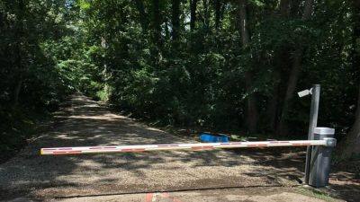 Fostul ministru al Mediului acuză că drumul din Pădurea Băneasa a fost deja preluat de autoturismele unor membri ai elitei din Greenfield.
