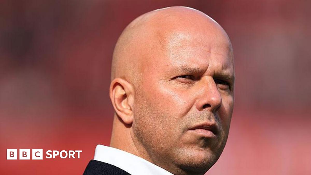 Aici este o reformulare posibila a textului: “Transmisiune directa Burnley – Liverpool: scor actualizat din Premier League, stiri despre echipa si ultimele informatii”

Sau o alta varianta:
“Direct de la meciul dintre Burnley si Liverpool: scor curent, noutati despre lotul de jucatori si informatii in timp real din cadrul Primului Semnal de Liga”

Sau o alta varianta:
“Urmariti live meciul Burnley – Liverpool: rezultatul actual, stiri despre echipa si ultimele noutati din Premier League, Campionatul Englez de Fotbal”