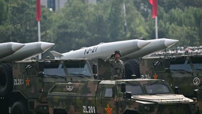 Forța militară a Chinei evidențiază potențialul de a susține viziunea președintelui Xi asupra unei noi ordini mondiale. 

Sau

Demonstrația militară a Chinei arată că țara are capacitatea de a-și impune viziunea pentru o lume nouă, conform planurilor lui Xi.

Sau

Capacitățile militare ale Chinei dovedesc că țara are puterea necesară pentru a sprijini viziunea lui Xi privind o ordine mondială schimbată. 

Toate variantele își propun să mențină esența informației originale, dar folosind cuvinte și structuri diferite pentru a oferi o perspectivă fresh asupra subiectului.