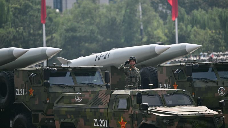 Forța militară a Chinei evidențiază potențialul de a susține viziunea președintelui Xi asupra unei noi ordini mondiale.
Sau
Demonstrația militară a Chinei arată că țara are capacitatea de a-și impune viziunea pentru o lume nouă, conform planurilor lui Xi.
Sau
Capacitățile militare ale Chinei dovedesc că țara are puterea necesară pentru a sprijini viziunea lui Xi privind o ordine mondială schimbată.
Toate variantele își propun să mențină esența informației originale, dar folosind cuvinte și structuri diferite pentru a oferi o perspectivă fresh asupra subiectului.