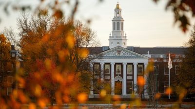 O curte federală din Statele Unite a blocat reducerea finanțării de miliarde de dolari destinată Universității Harvard, impusă de administrația Trumpea noastră”