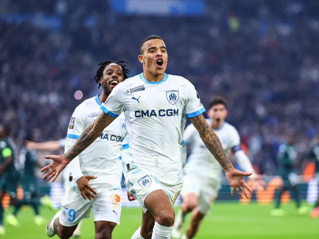 Iată o reformulare a titlului: “Prezentare meci: Marseille contra Ajax – prognoză, știri despre echipă, aliniere”

Sau, folosind sinonime:
“Anticipare meci: Marseille împotriva Ajax – previziune, informații despre lot, dispunere pe teren”