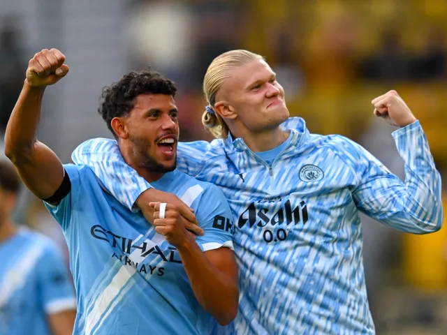 Iată o reformulare a titlului: “Prezentare anticipată: Manchester City vs Manchester United – previziune, informații despre echipe, alcătuiri”. Alternativ, puteți utiliza și următoarea variantă: “Previziuni și detalii: Confruntarea dintre Manchester City și Manchester United – știri despre echipă, formațiile de start”.