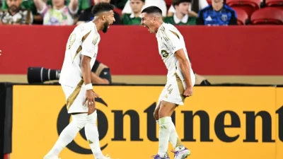 Echipa de fotbal Charlotte FC învinge formația cu jucători în număr de zece Inter Miami, serie de victorii ajungând la nouă meciuri.