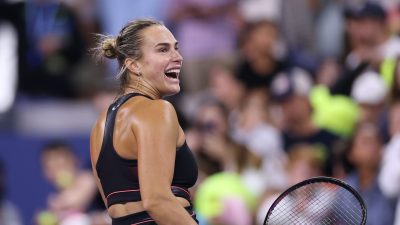 Istorie pe tabla feminina la US Open. Nu s-a mai intamplat de 44 de ani ca sferturile de finala sa fie atat de incinse. 

Sau

Eveniment istoric in competitia feminina de la US Open. Pentru prima data in ultimii 44 de ani, sferturile de finala prezinta un tablou atat de interesant si competitiv.