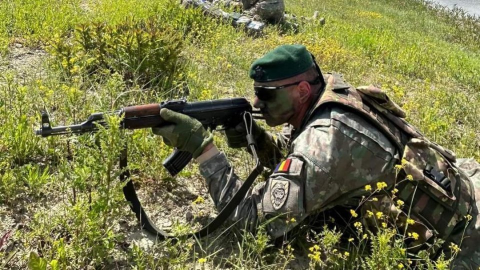 Iată o posibilă reformulare a titlului: “Rotor de antrenament pentru Reservele militare din regiunile Sibiu și Mureș | Țara noastră”. Sau, într-o variantă puțin diferită: “Apel de pregătire pentru cei din rezerva militară în județele Sibiu și Mureș | Patriotism național”.