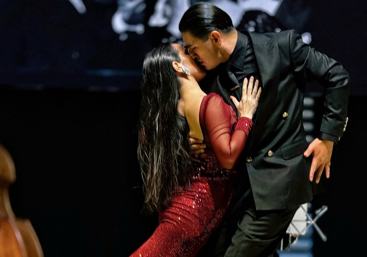 Interviu video din cartierele periferice ale Buenos Airesului: Campionii mondiali de Tango Salon 2025 povestesc despre pasiunea pentru dansea noastră”
