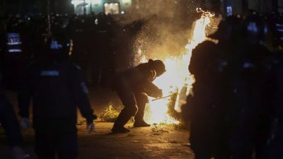 Dezvoltare exclusivă: Identitatea celor 19 suspecți pro-Călin Georgescu, implicați în distrugerea centrului Bucureștiului din martie, din care aproape 40% au antecedente penale precum furt, agresiuni, tulburarea ordinii publice și uzurpare de funcții oficialeea noastră”