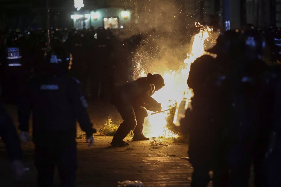Dezvoltare exclusivă: Identitatea celor 19 suspecți pro-Călin Georgescu, implicați în distrugerea centrului Bucureștiului din martie, din care aproape 40% au antecedente penale precum furt, agresiuni, tulburarea ordinii publice și uzurpare de funcții oficialeea noastră”