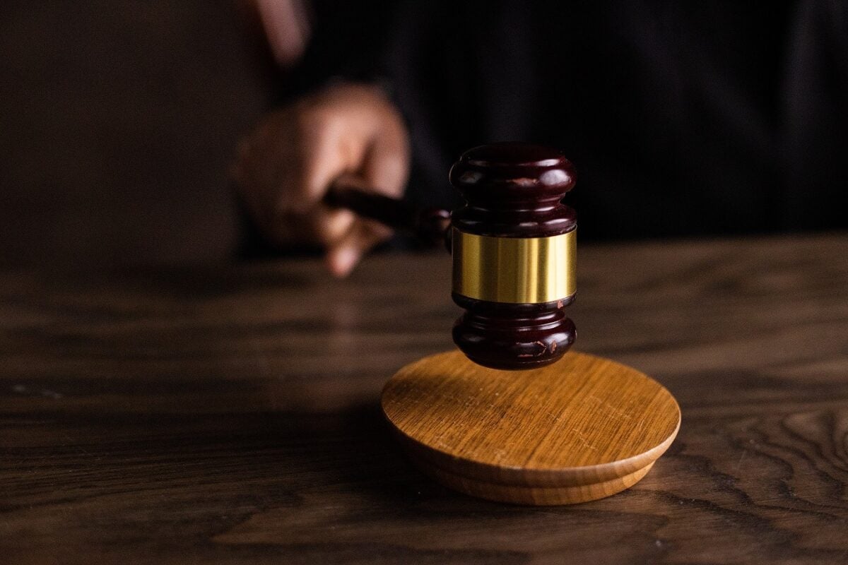 Un fost șef din Brigada de Combatere a Criminalității Organizate Ploiești și un fost ofițer din Serviciul Județean Anticorupție Prahova scad răspunderea penală prin prescripție, după ce au fost acuzați de șantaj, mită, trafic de influență și cercetare abuzivăea noastră”