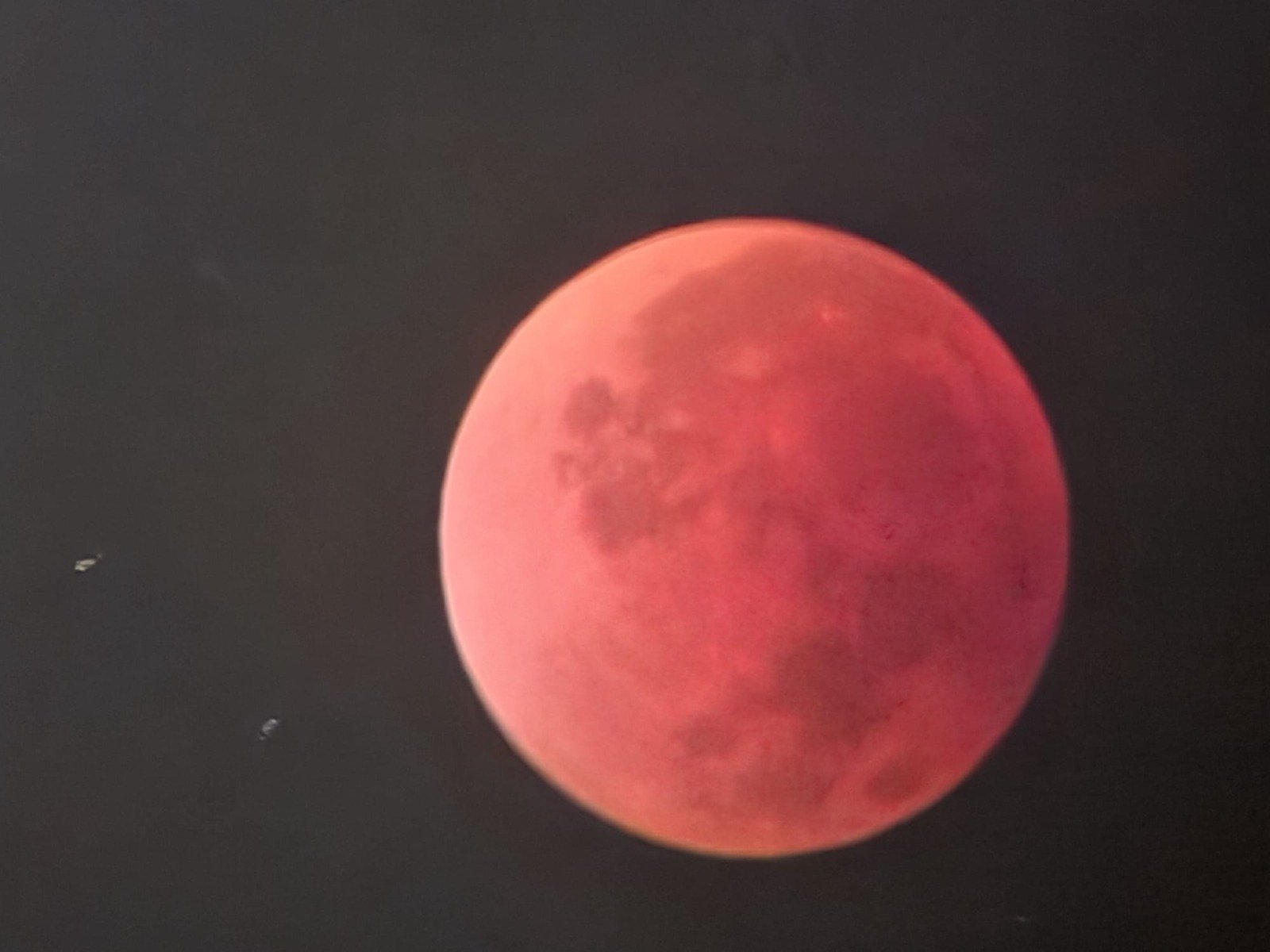 Imagine din țara noastră: Cum arată „Luna Sângerie” din perspectiva noastrăea noastră”