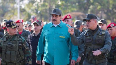 Maduro susține că Statele Unite trimit opt nave și un submarin cu 1.200 de rachete spre Venezuelaea noastră”
