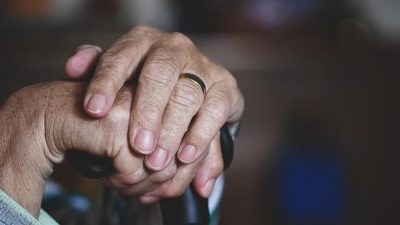 Pensionarii români rezidenți în afara țării trebuie să dovedească faptul că efectiv sunt în viață pentru a nu-și pierde pensiile de la 1 octombrieea noastră”