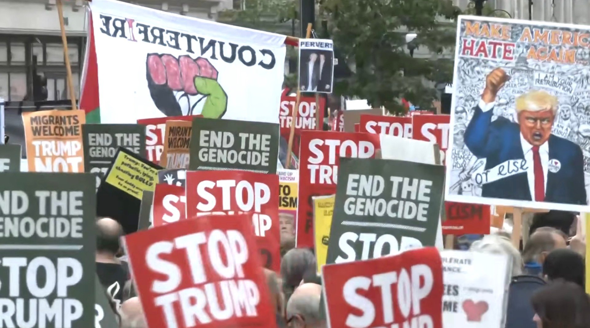 Mii de protestatari în Londra împotriva vizitei oficiale a lui Trumpea noastră”