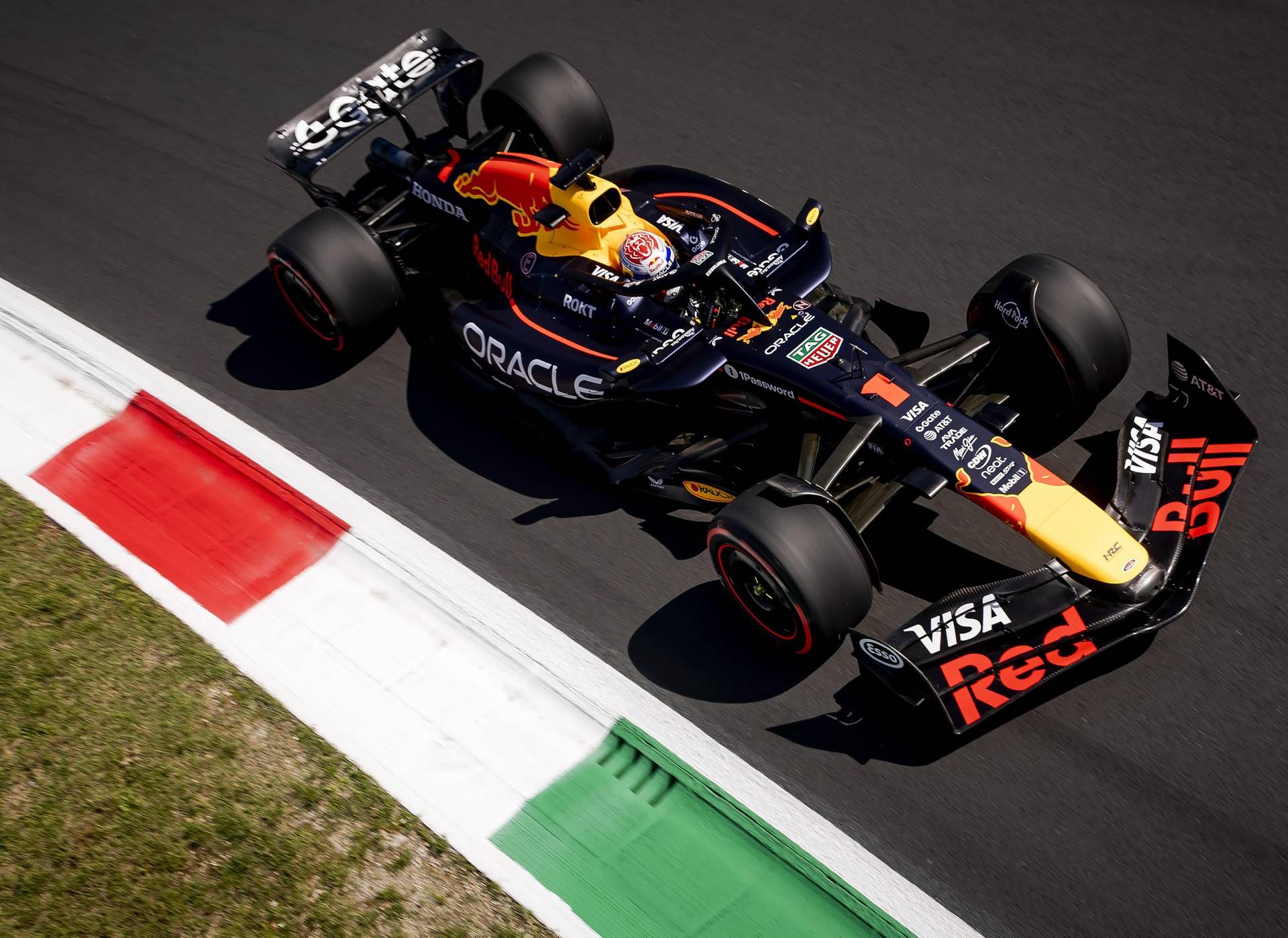 În această seară, se desfășoară Marele Premiu al Italiei de Formula 1, care va avea loc pe circuitul de la Monza. Iată programul și informații despre cum puteți urmări evenimentul live la televizor, fără costuri suplimentare.