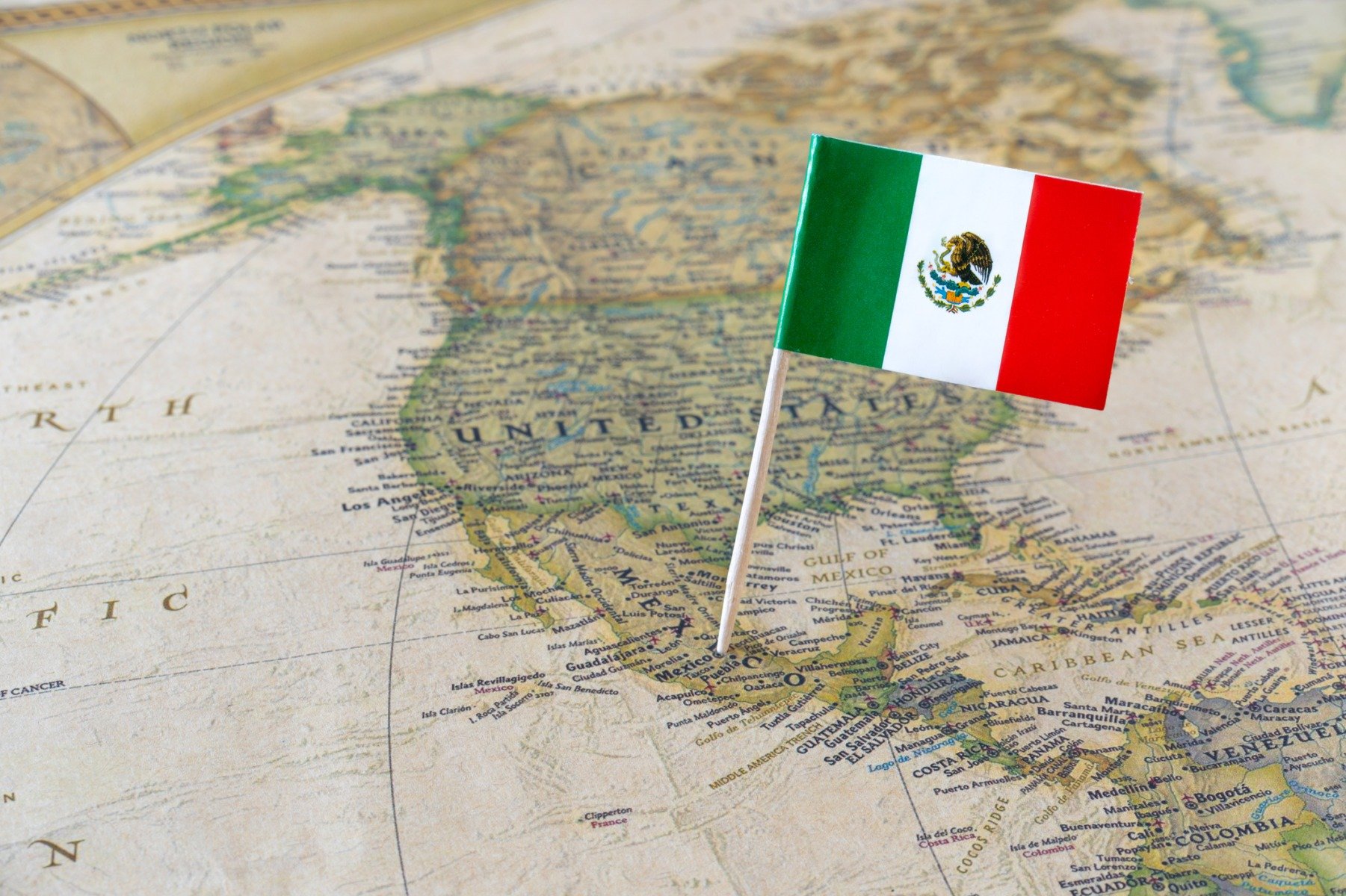 Peste 2,3 milioane de mexicani din sud-est rămân fără curent electric, iar semafoarele oprite au dus la confuzie pe străziea noastră”