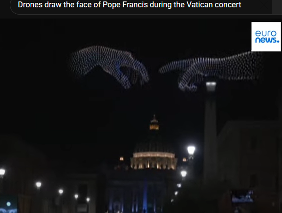 Zeci de mii de participanți la evenimentul de la Vatican cu Bocelli și Pharrell Williams, încheiat cu un show spectaculos de droneea noastră”