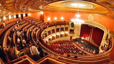 Teatrul din New York, în fața problemelor financiare, va susține spectacole în Arabia Saudităea noastră”