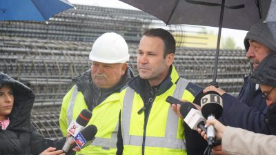 Primarul Sectorului 3 din București: Se reduc pozițiile în funcții de funcționari pentru a face loc angajaților cu contracte}ea noastră”