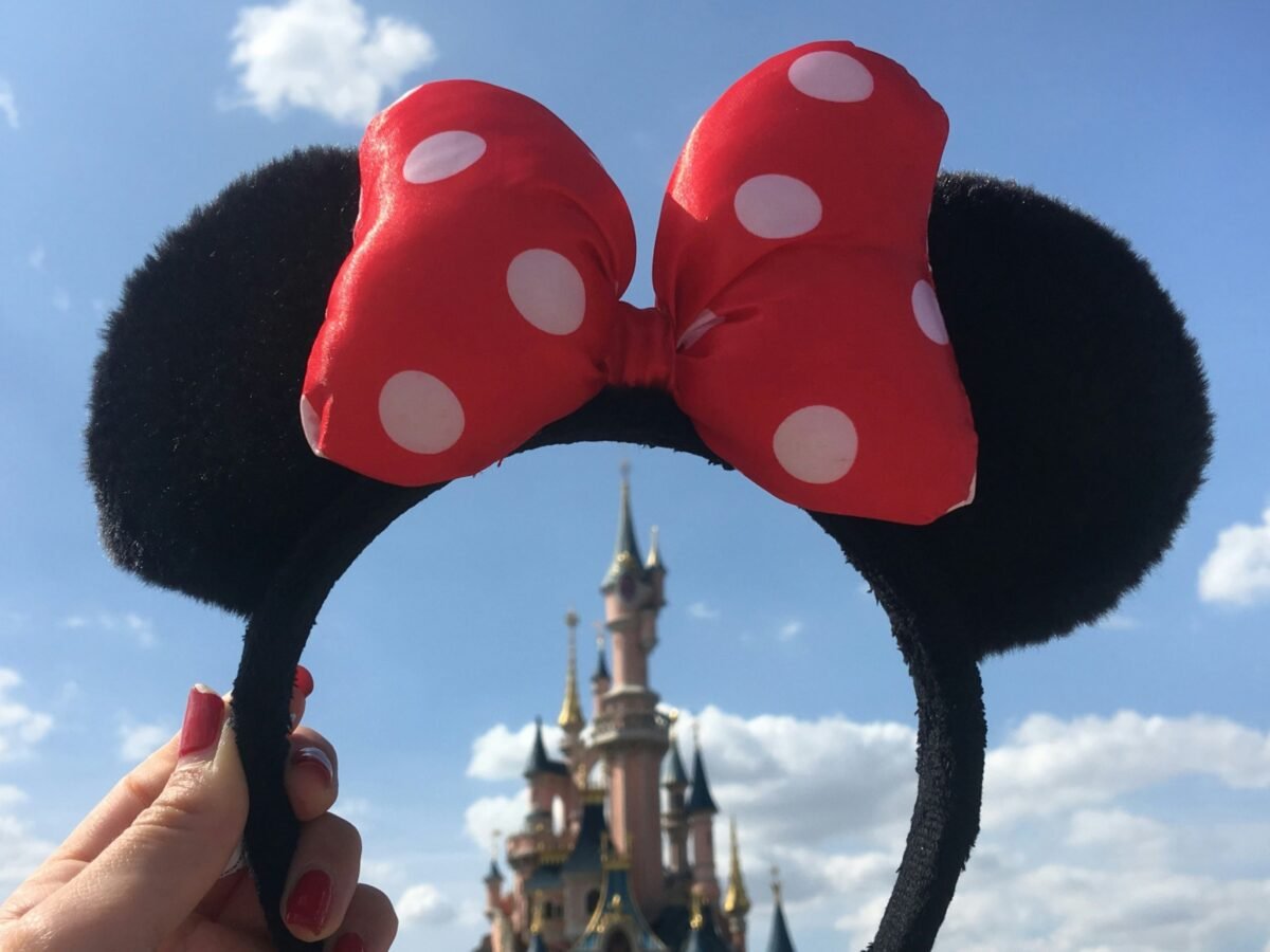 Disney investește 10 milioane de dolari pentru a soluționa o anchetă despre colectarea datelor copiilor pe platforma YouTubeea noastră”