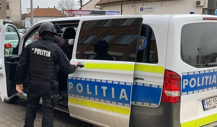 Zeci de percheziții în Giurgiu, Ilfov și București într-un dosar de proxenetism, trafic de persoane și spălare de bani; câștiguri estimate la 3,5 milioane de euro; gruparea ar fi beneficiat de ajutorul unui polițistea noastră”