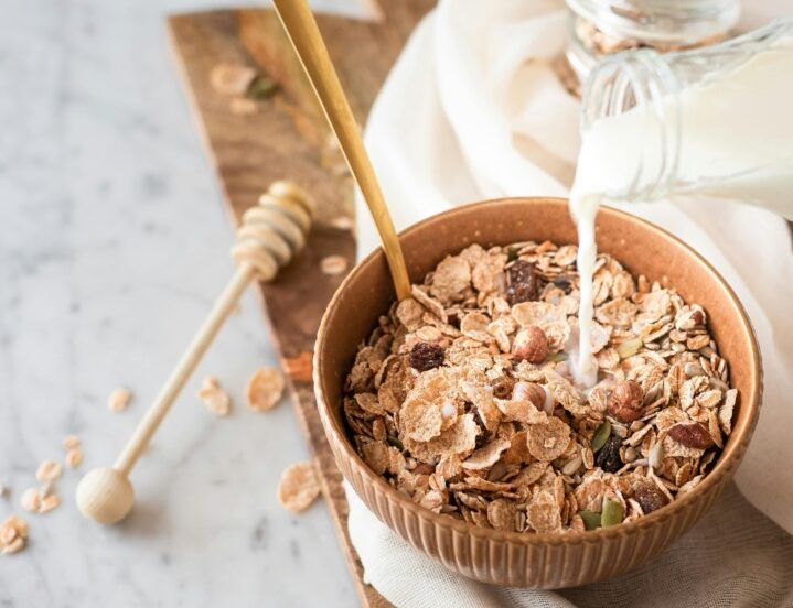 Specialist în nutriție despre cel mai potrivit mic dejun pentru copii: „Dacă le oferi cereale dimineața, se pot confrunta cu scăderi de glicemie la prânz” / Recomandări privind alimentele ideale pentru micul dejun al copiilor înainte de a pleca la școalăea noastră”