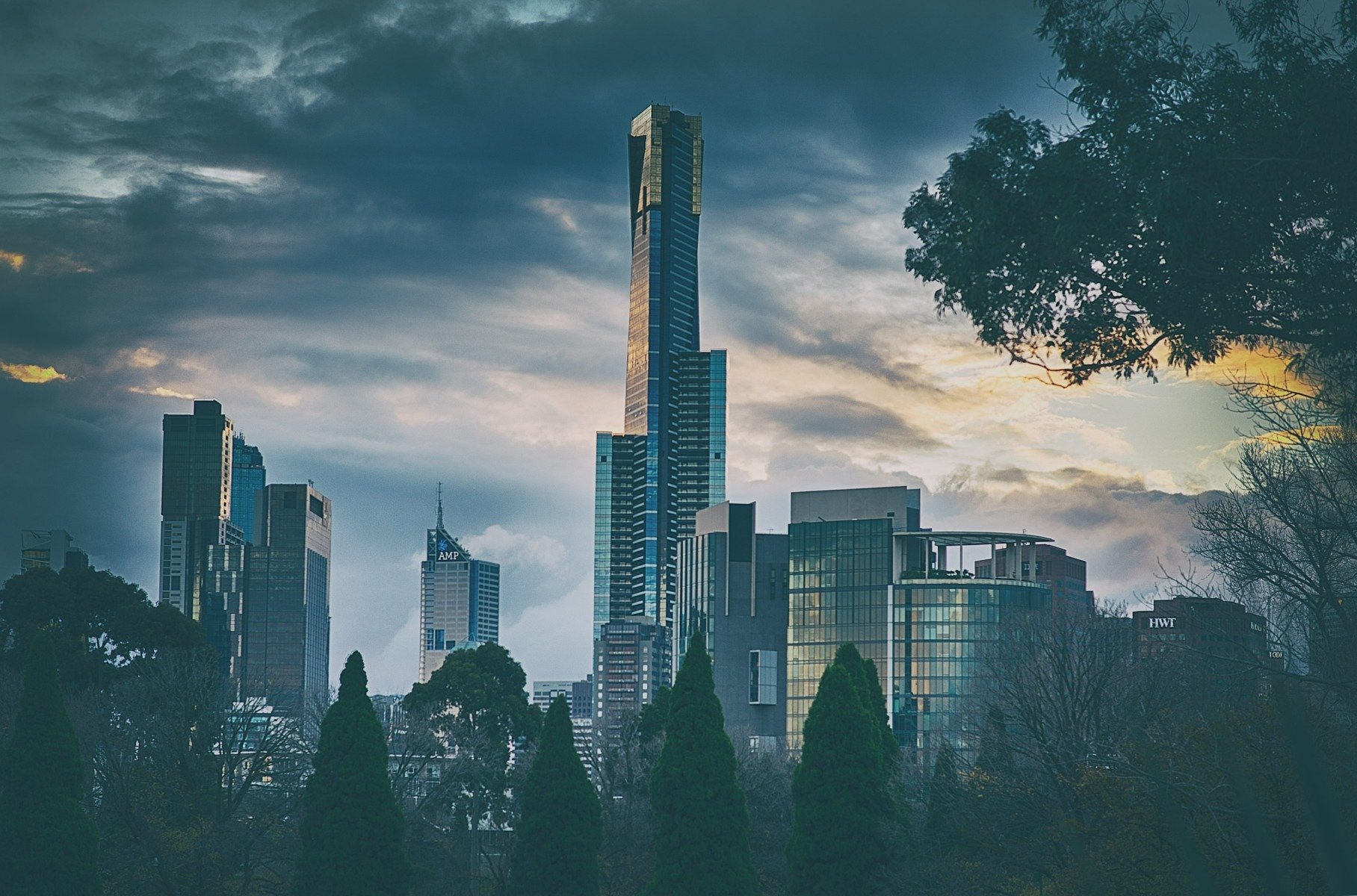 Trei tineri din Melbourne, uciși de un grup de infractori mascați cu arme albeea noastră”