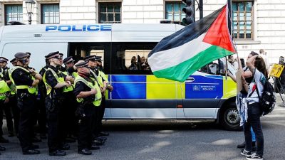 Mii de oameni protestează în Auckland într-un mars pro-palestinian: „Nu acceptați genocidul” și „Demonstrați curaj, sprijiniți Palestina”ea noastră”