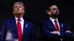 Președintele Donald Trump și vicepreședintele JD Vance participă la evenimentul de comemorare a lui Charlie Kirk în Arizonaea noastră”
