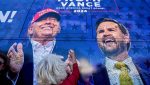 Trump și-a exprimat resentimentele față de rivalii săi la evenimentul în memoria lui Charlie Kirk, în timp ce J. D. Vance a descris-o pe Kirk ca fiind o combinație între orașele Atena și Ierusalim, simbolizând rațiunea și credința într-o singură persoanăea noastră”