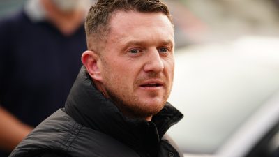 Douăzeci și șase de polițiști au fost răniți în timpul unui protest organizat de fostul militant de extremă dreaptă Tommy Robinson în Londra, iar 25 de indivizi au fost arestațiea noastră”