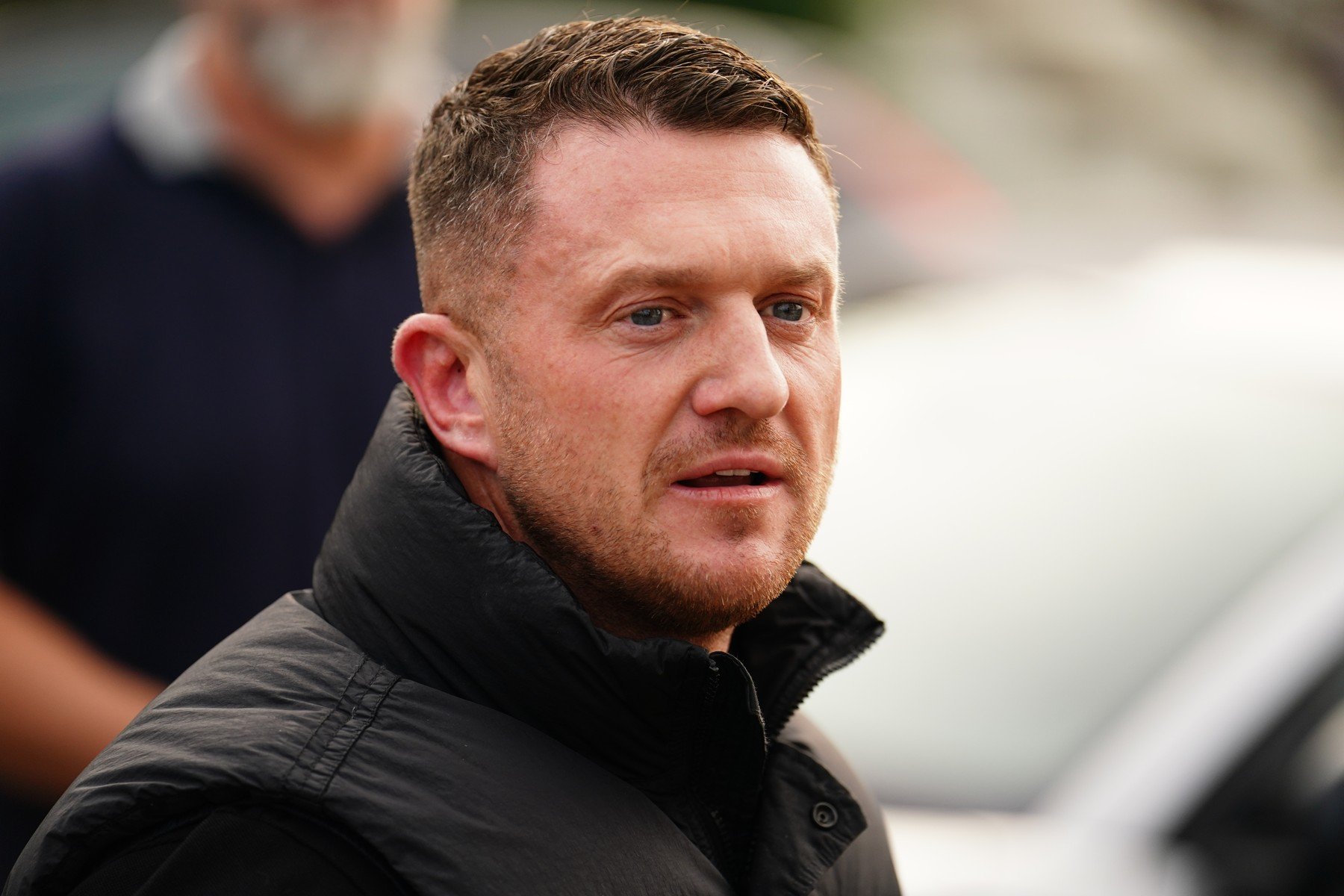 Douăzeci și șase de polițiști au fost răniți în timpul unui protest organizat de fostul militant de extremă dreaptă Tommy Robinson în Londra, iar 25 de indivizi au fost arestațiea noastră”