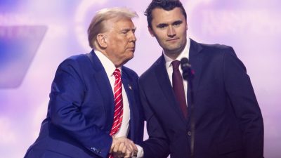 Trump devine principalul purtător de cuvânt după trecerea în neființă a lui Charlie Kirk, adoptând stilul unui prezentator de reality show și inovând în comunicarea publicăea noastră”