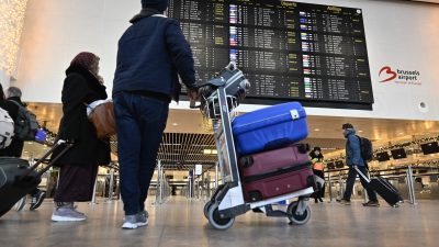 Studiu de opinie: Jumătate de milion de români planifică să emigreze în următorul an, iar un sociolog afirmă că, deși scădem numeric, avem și beneficii.ea noastră”