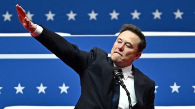 Downing Street critică discursul inflamator și periculos al lui Elon Musk în timpul demonstrației extremiste de la Londra / Miliardarul avertizase că violența va ajunge la toți, indiferent dacă o alegem sau nu, și că trebuie să facem față sau să murimea noastră”